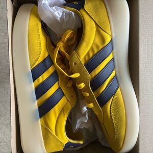 Adidas barreda decade Men's Bold Yellow and Navy Sneakers size 11